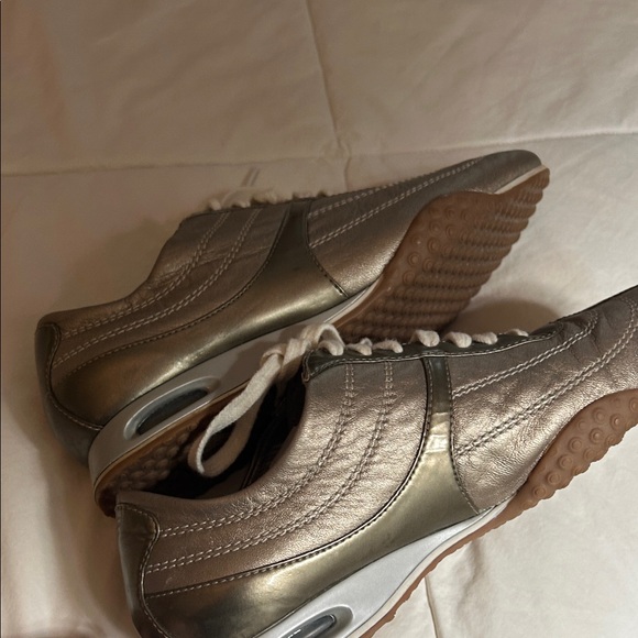 Cole Haan/Nile Air Metallic Gold Women's Shoes with Ivory Laces/Size 7.5B - Picture 6 of 10